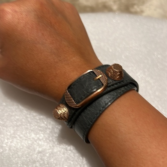 Authentic BALENCIAGA Arena Leather Classic Triple Tour Wrap Bracelet - Picture 4 of 5